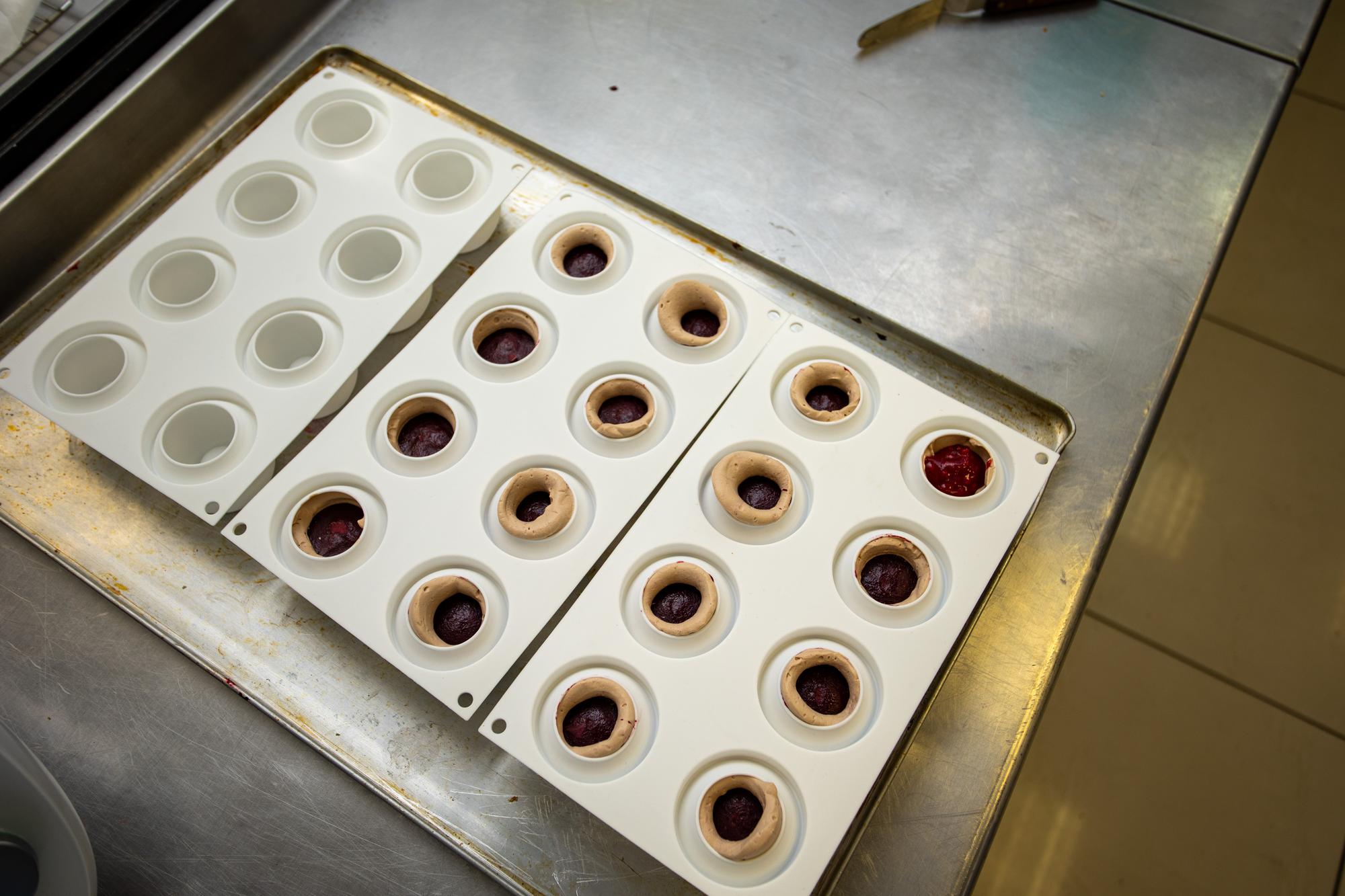 Production line sample trays
